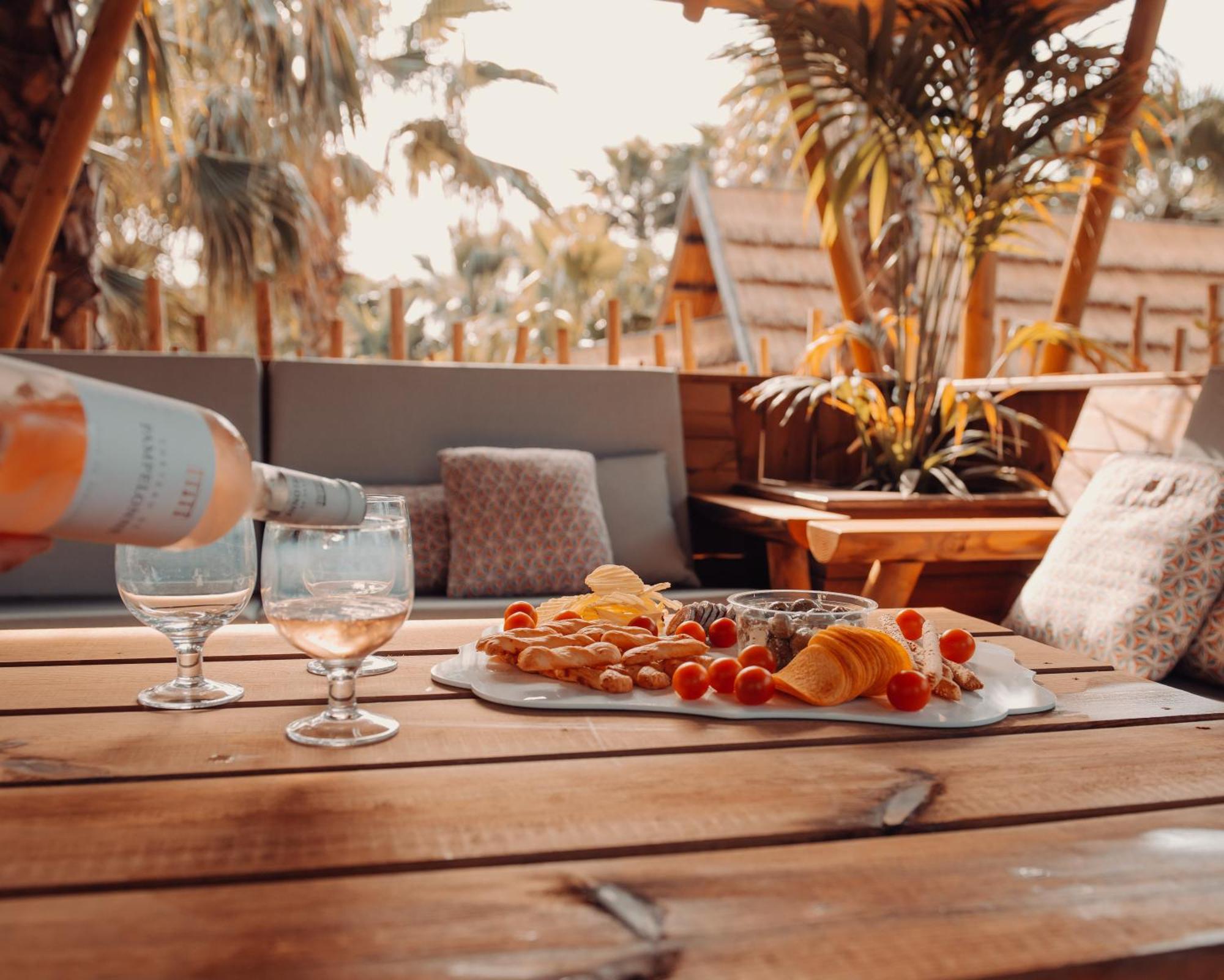 Toison D'Or Hotel Ramatuelle Ngoại thất bức ảnh A wine tasting at the winery