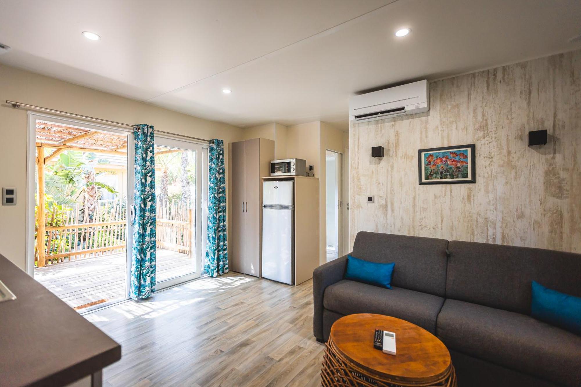Toison D'Or Hotel Ramatuelle Phòng bức ảnh Living room in a mobile home