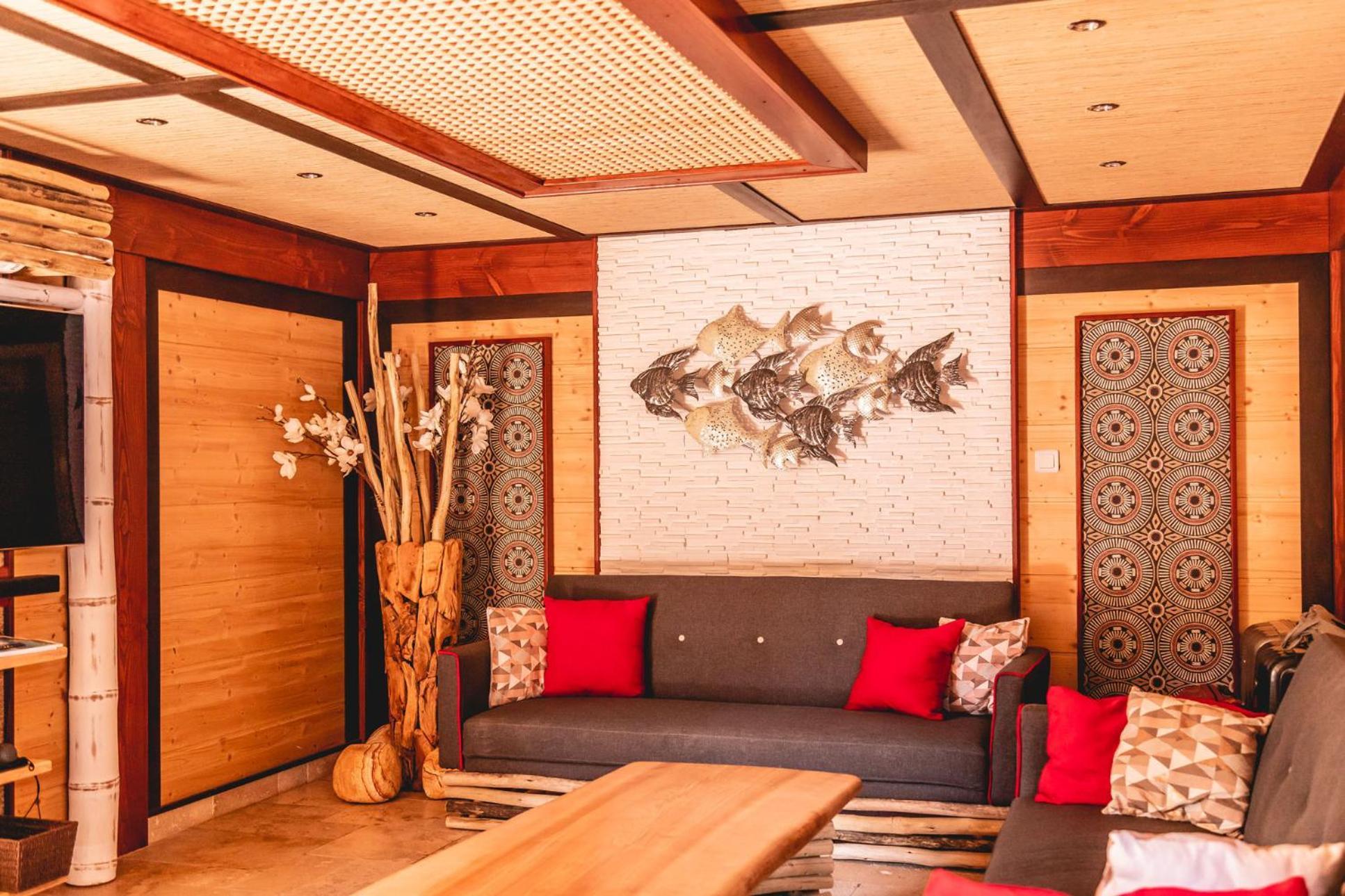 Toison D'Or Hotel Ramatuelle Phòng bức ảnh Interior of a private suite