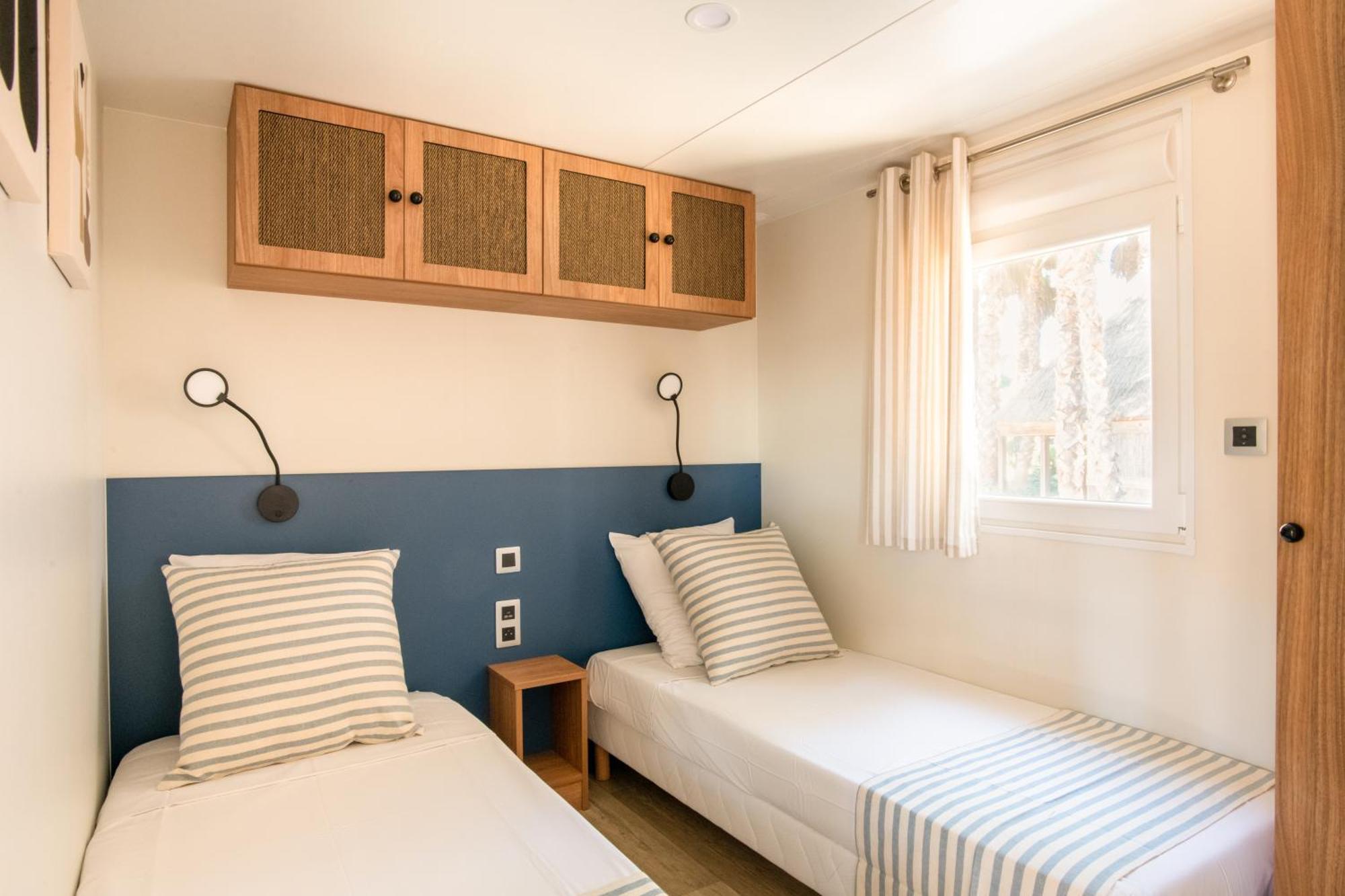 Toison D'Or Hotel Ramatuelle Ngoại thất bức ảnh A bedroom in a mobile home